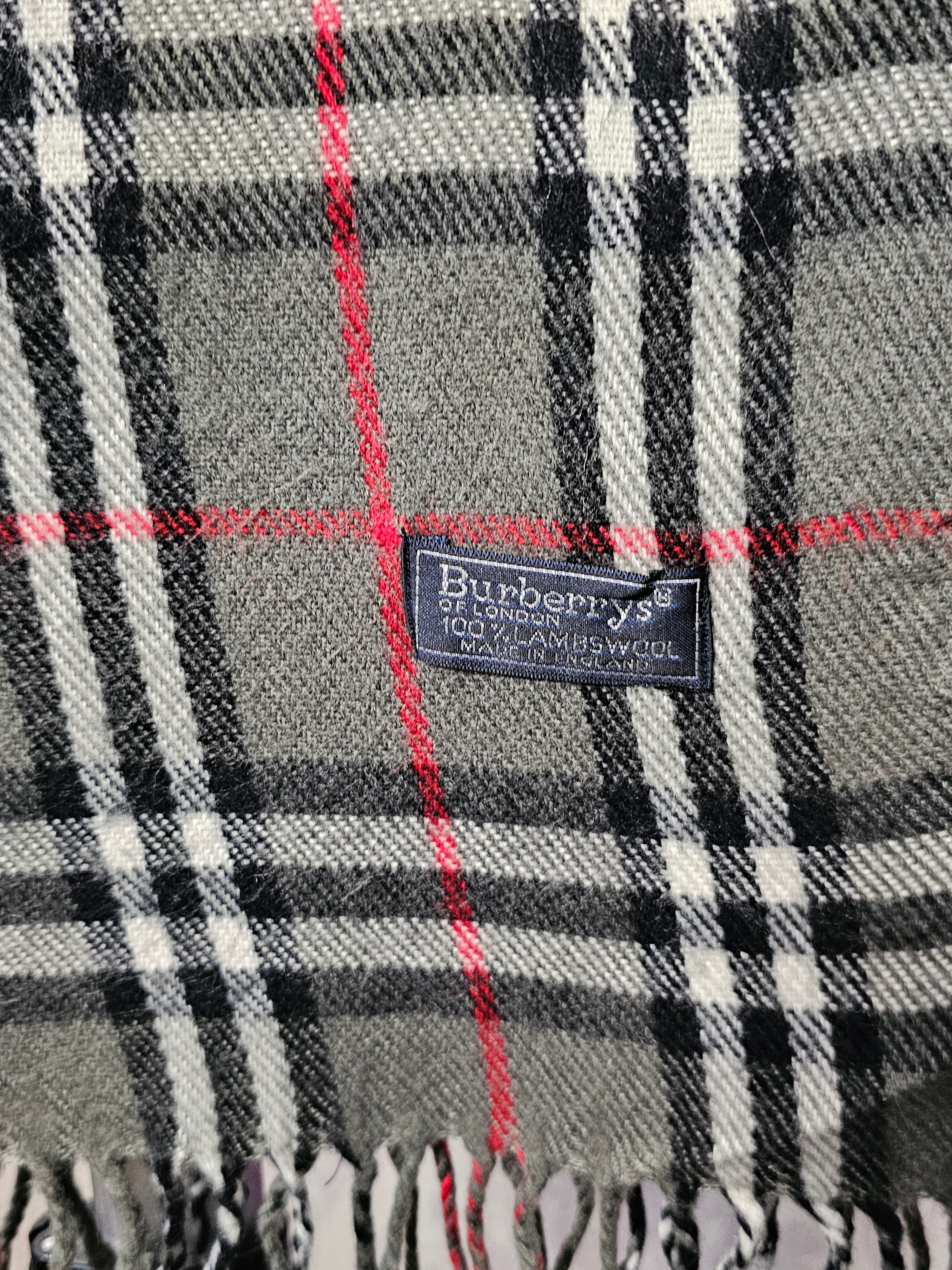 Vintage Burberry 100% Lambswool Scarf Classic Check Pattern gray  (Pre Loved)