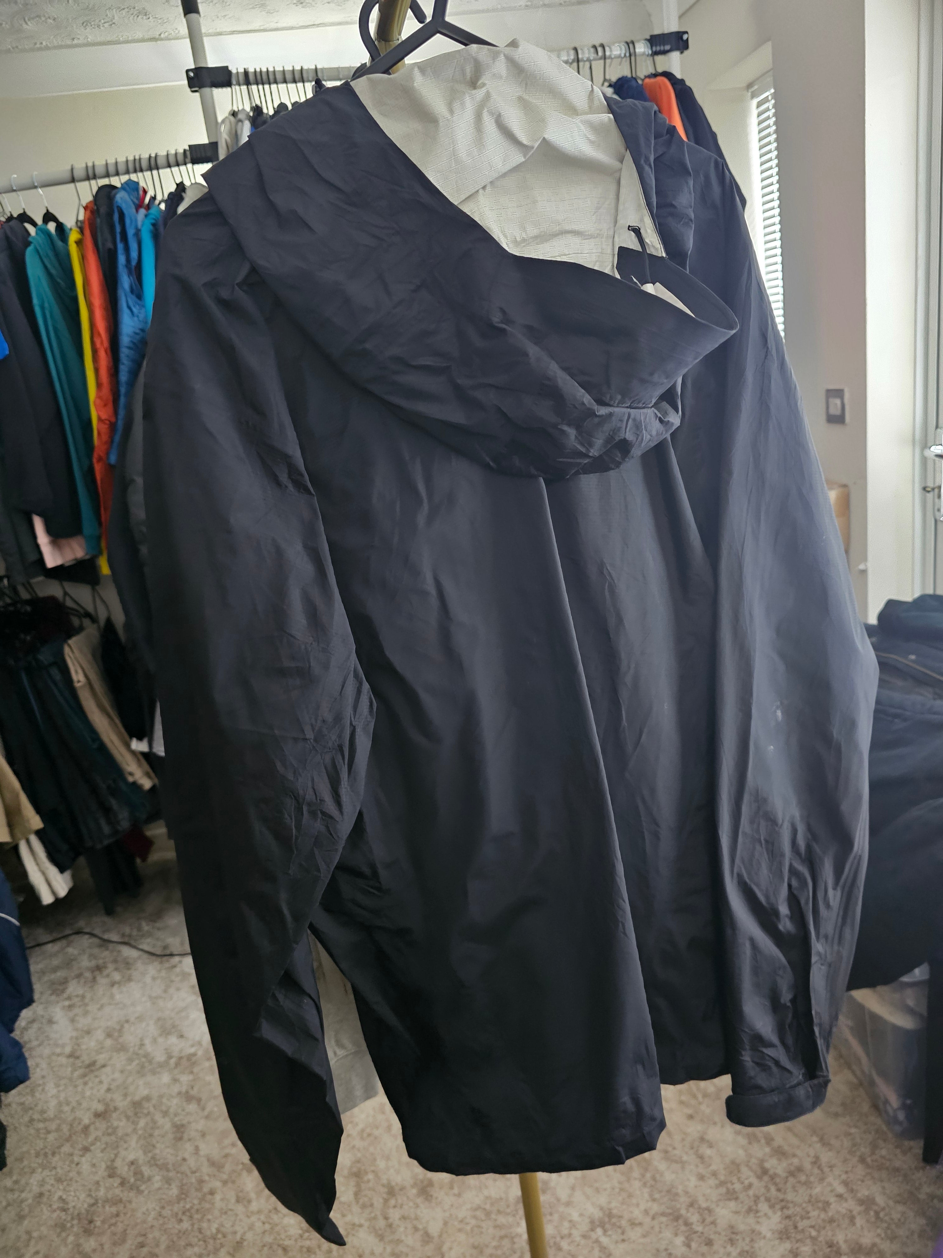 Patagonia Men'S Black Hooded Jacket  Size L  Pre loved