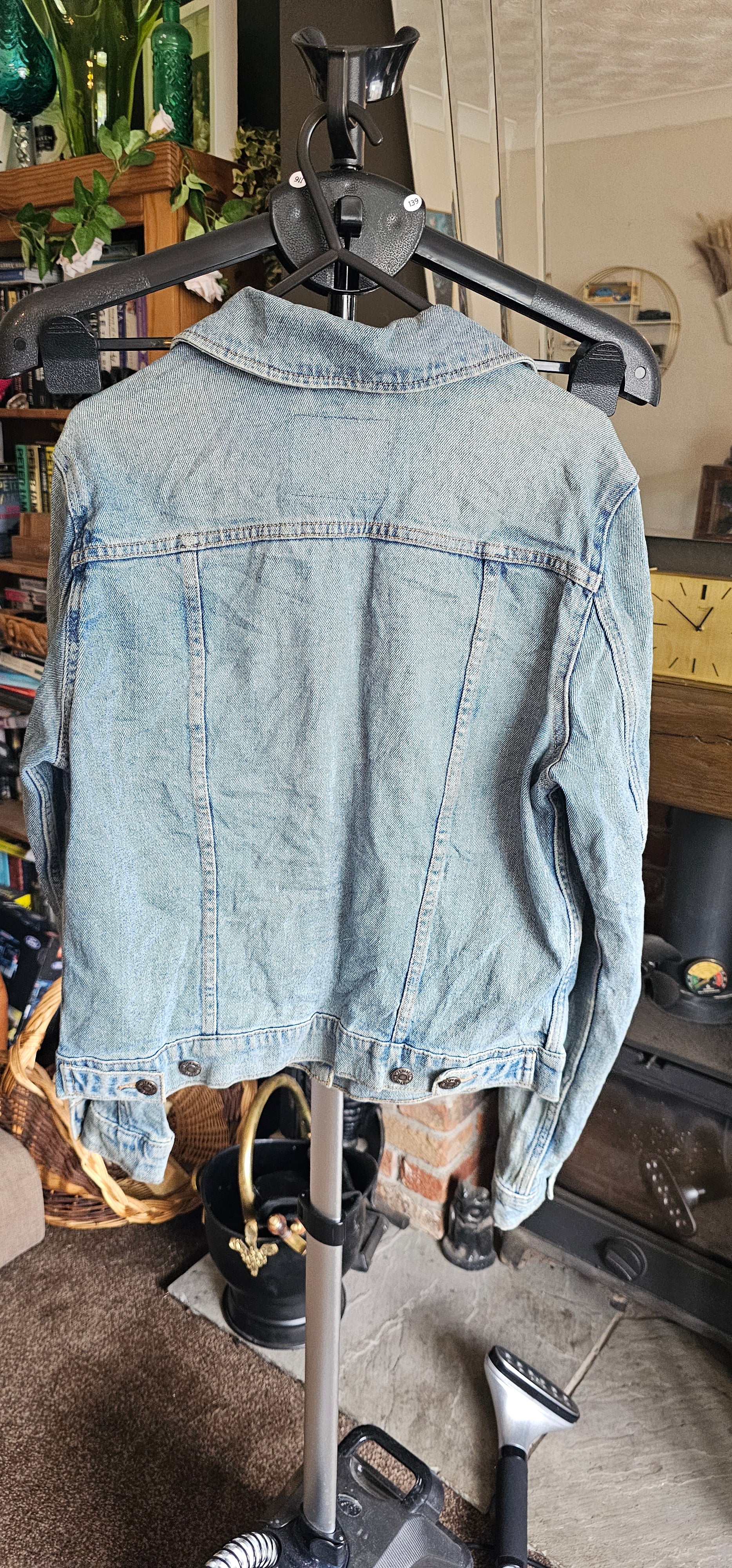 Vintage Levis Denim Jacket Size Medium (Preowned)