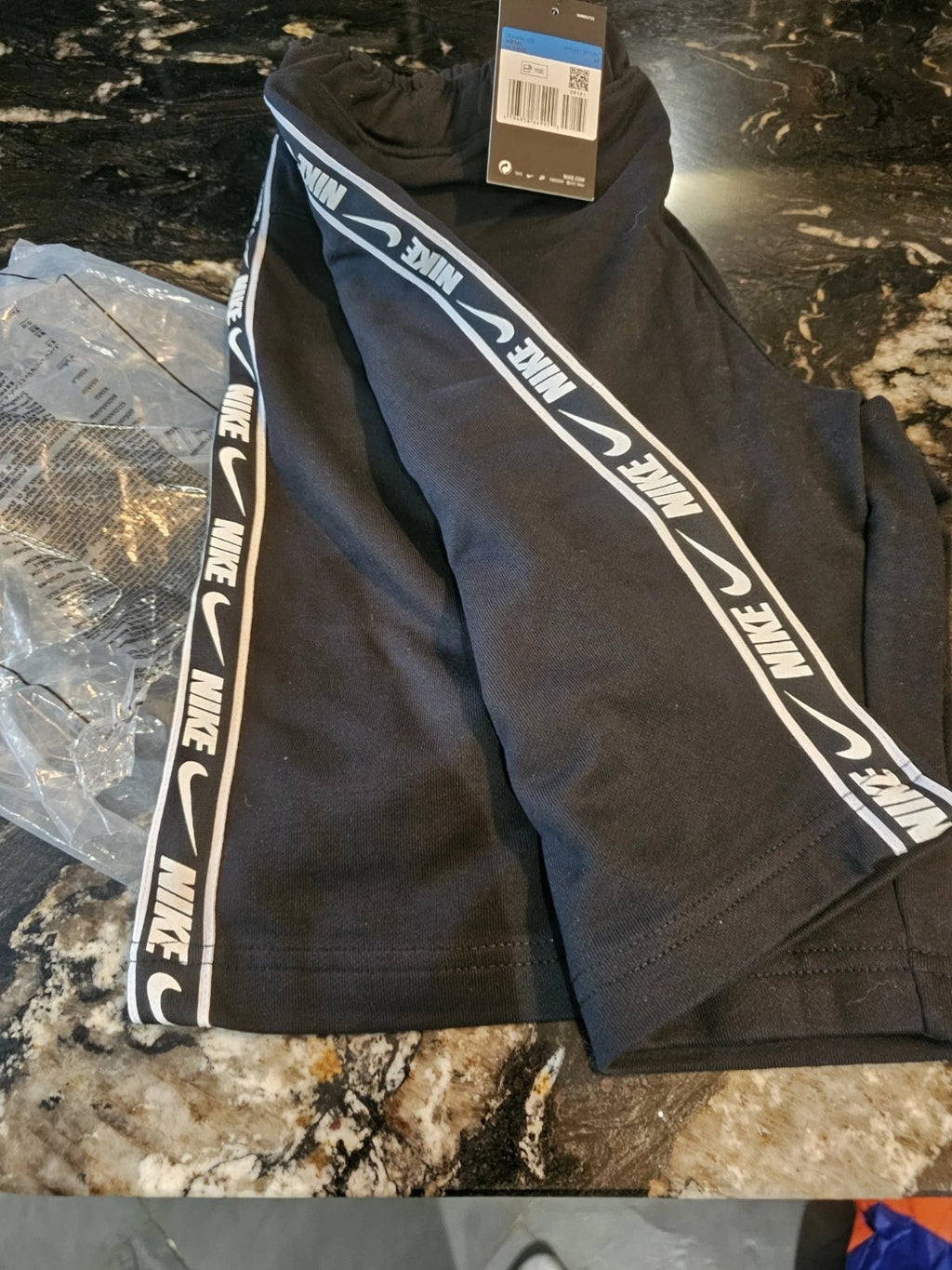 Nike NSW Repeat Shorts Sz M Black White